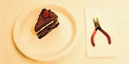 Glados_screens_cakeandutencil001.webp