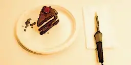Glados_screens_cakeandutencil002.webp